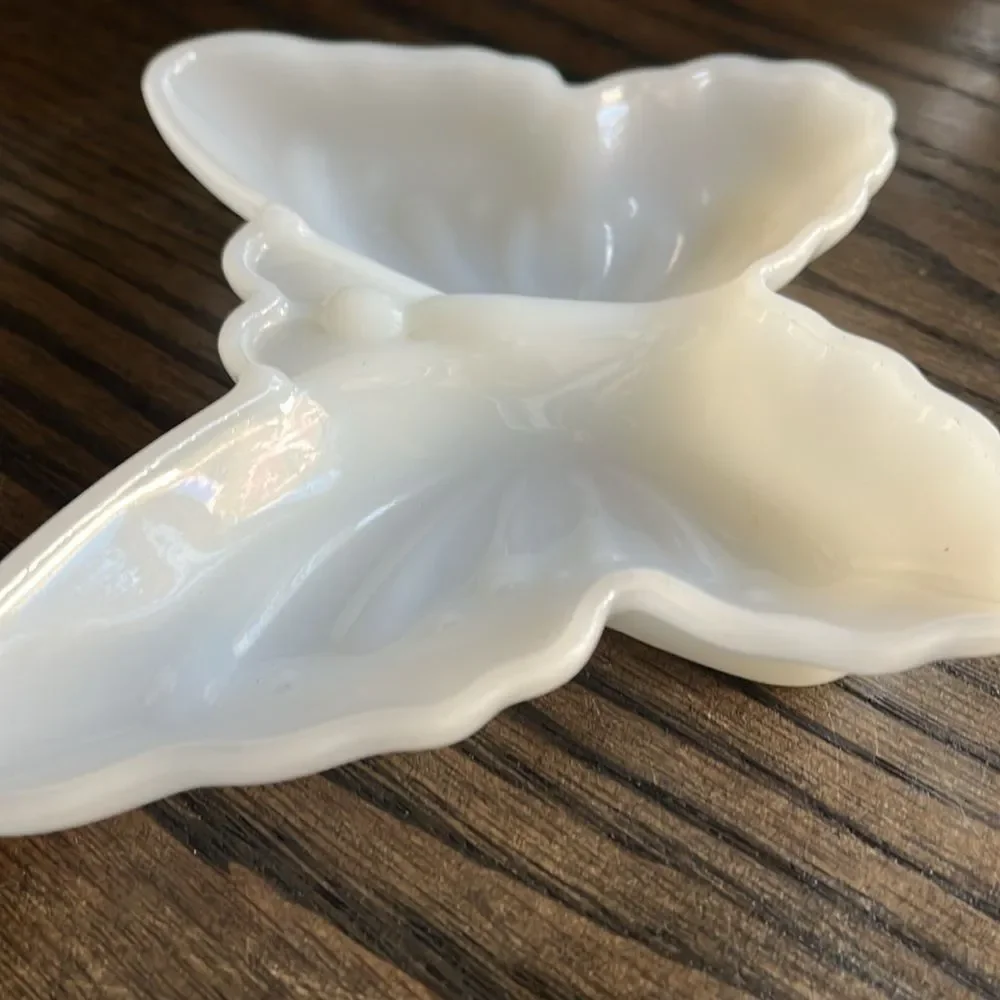 AVON White Milk‎ Glass Butterfly Vanity Trinket Ring Soap Dish 6